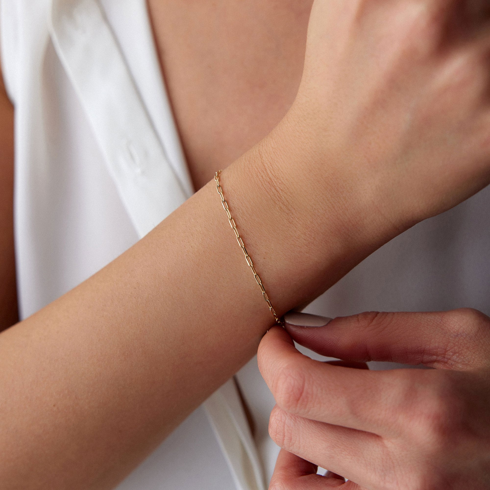 Thin Paperclip Chain Bracelet in 14K Gold