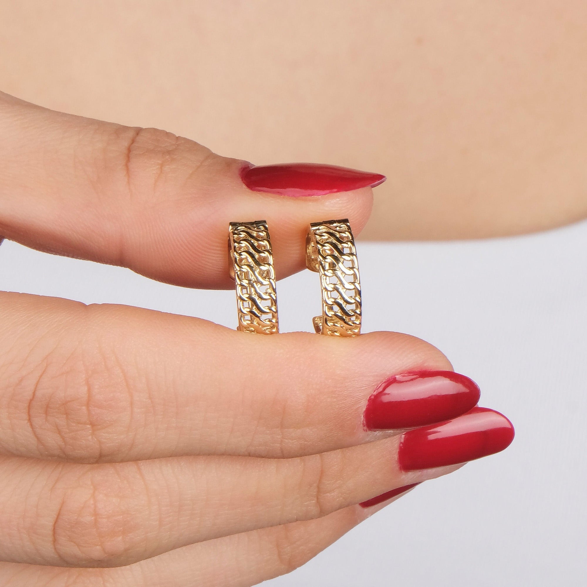 Chain Hoops in 14K Gold