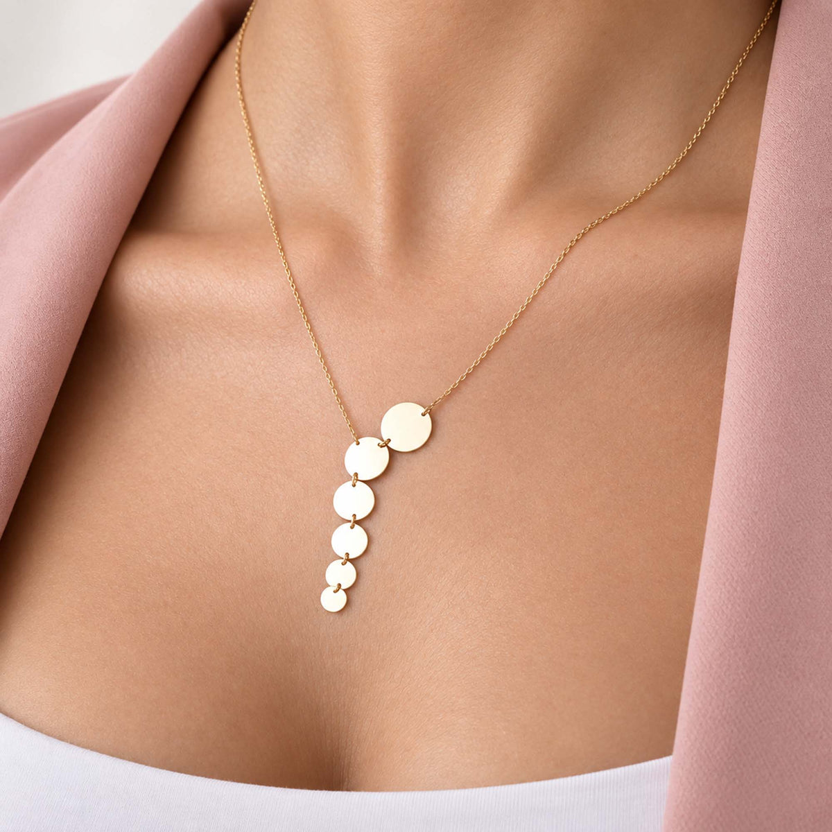 Graduated Circle Lariat Necklace in 14K Gold