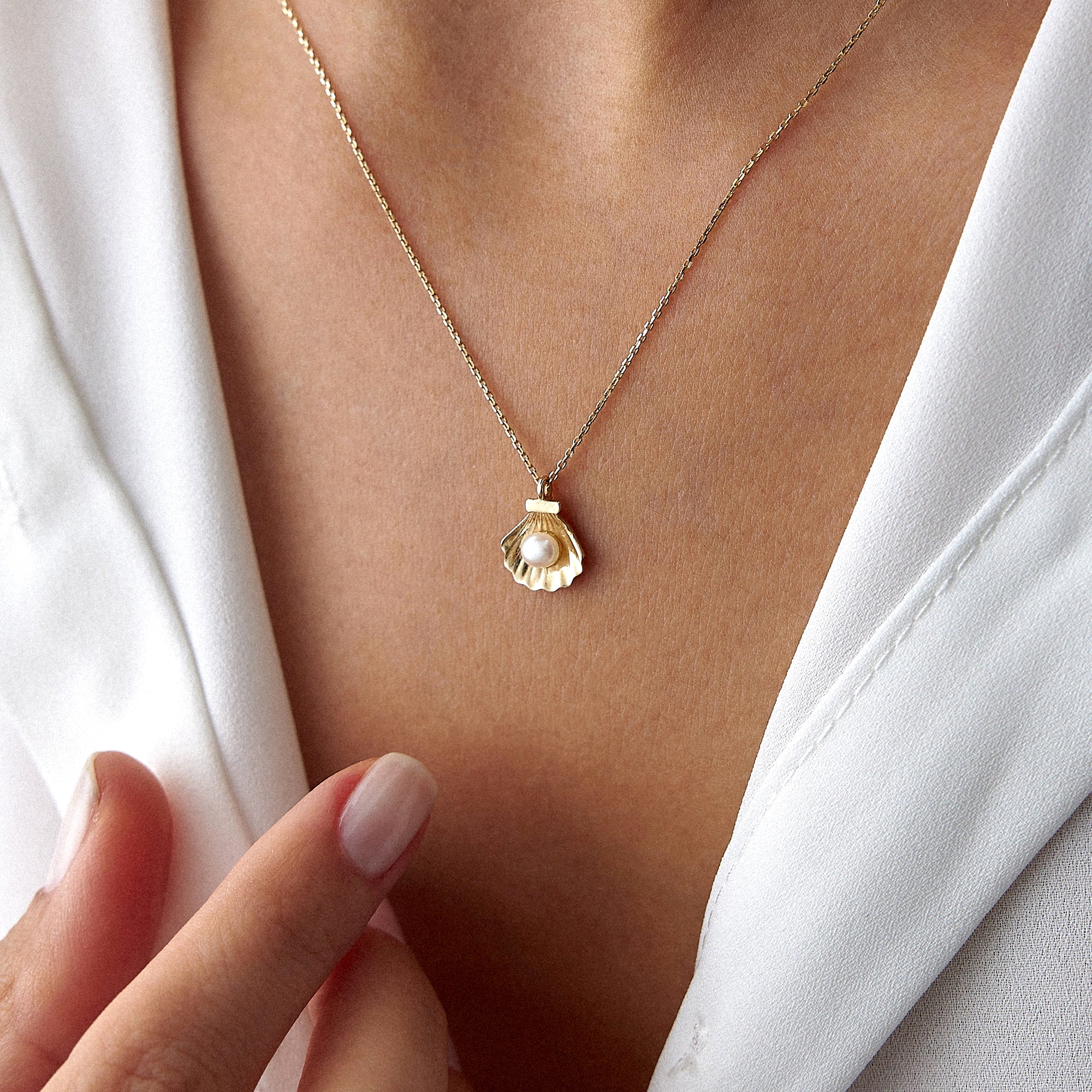 14K Gold Pearl Shell Necklace