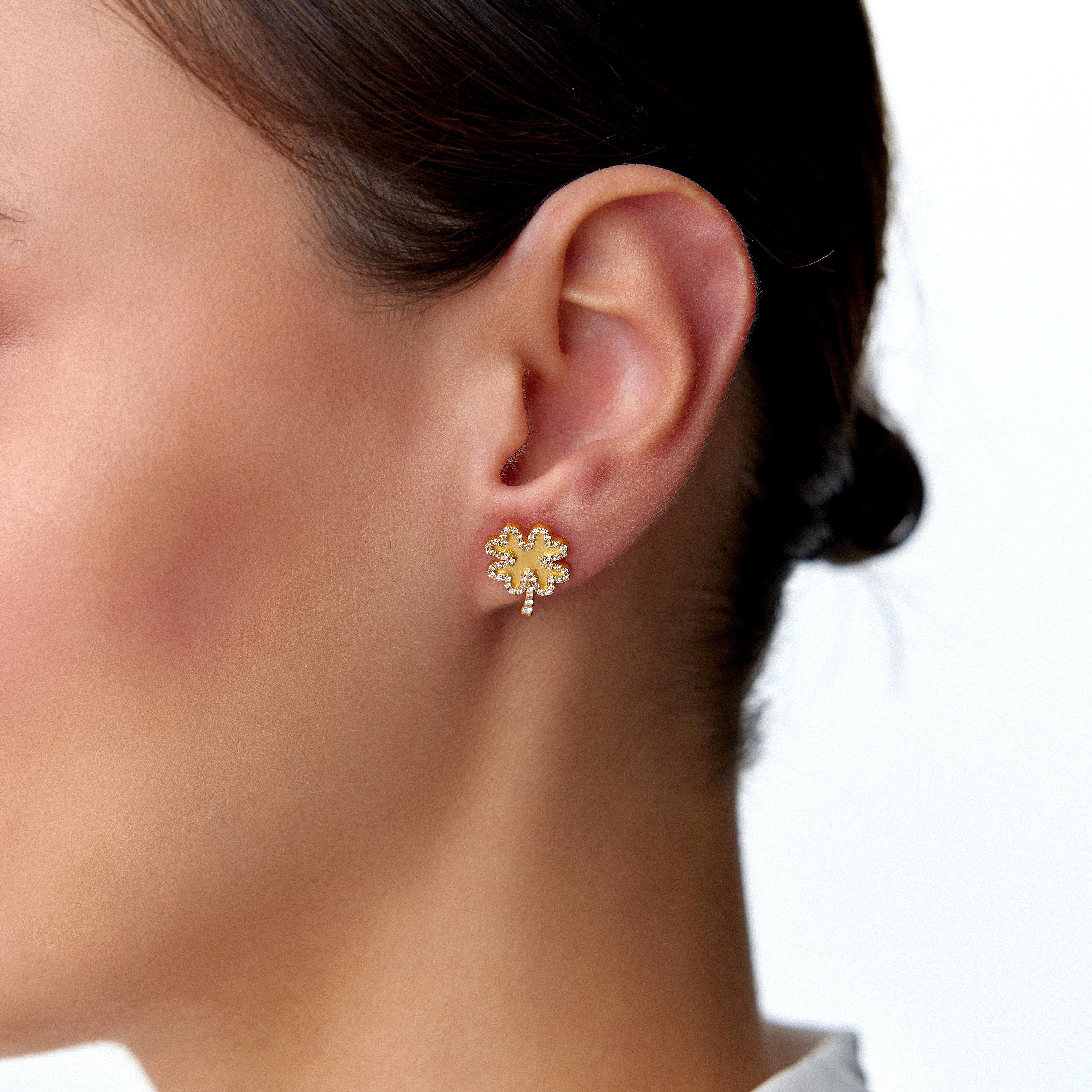 Diamond Matte Clover Stud Earrings / FORTUNA
