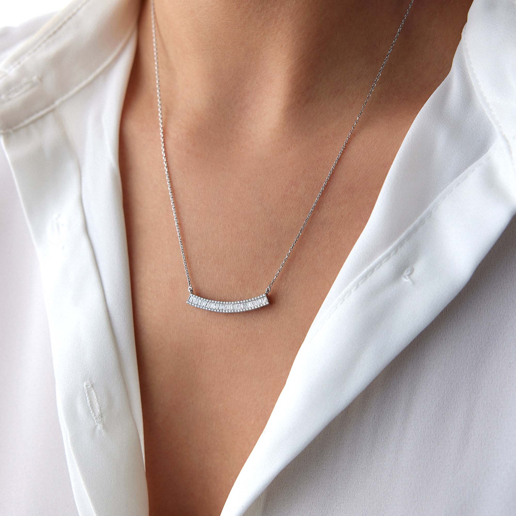 Baguette Diamond Curved Bar Necklace in 14K Gold