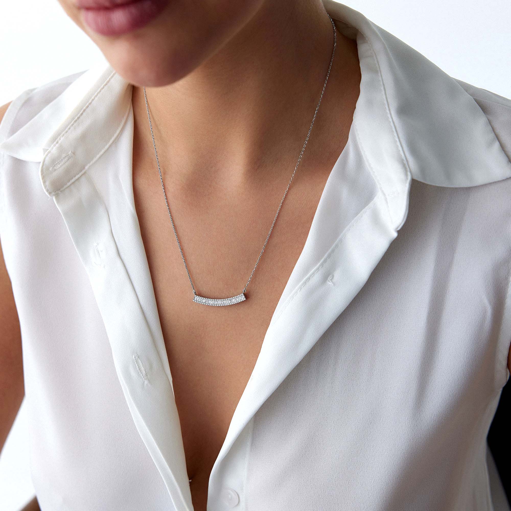 Baguette Diamond Curved Bar Necklace in 14K Gold