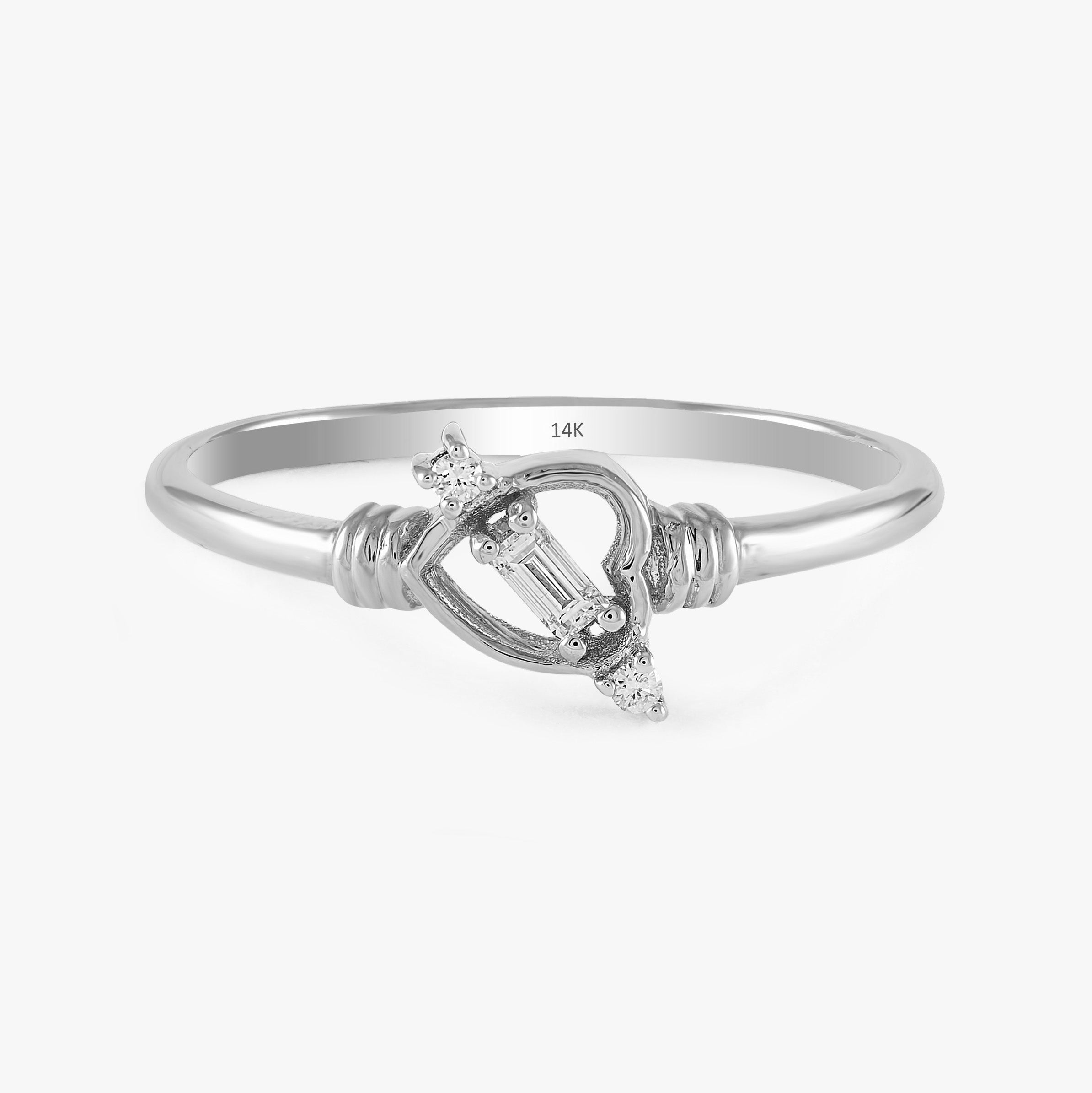 Diamond Heart Ring in 14K Gold / Love At First Sight
