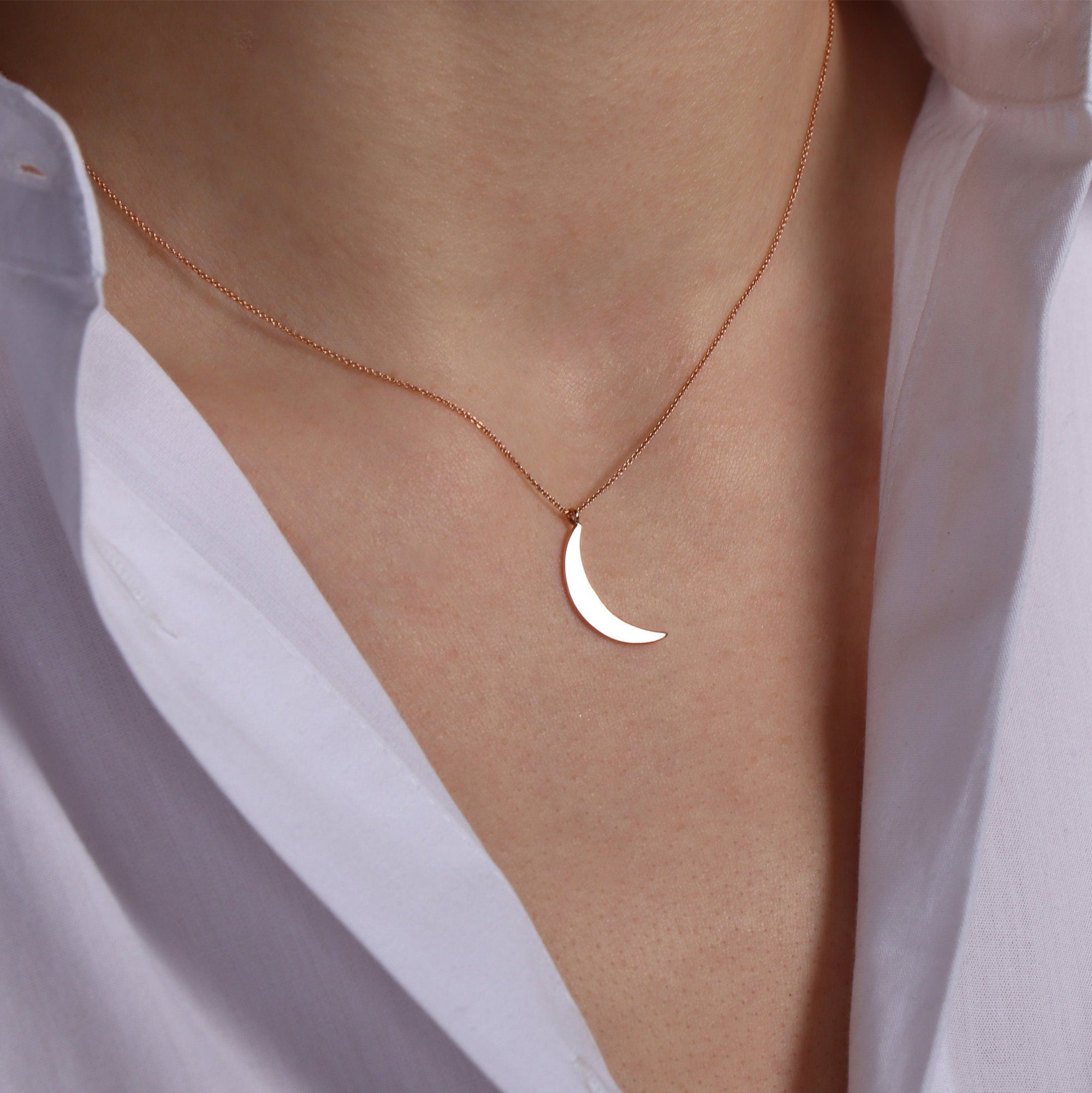Crescent Necklace in 14K Gold