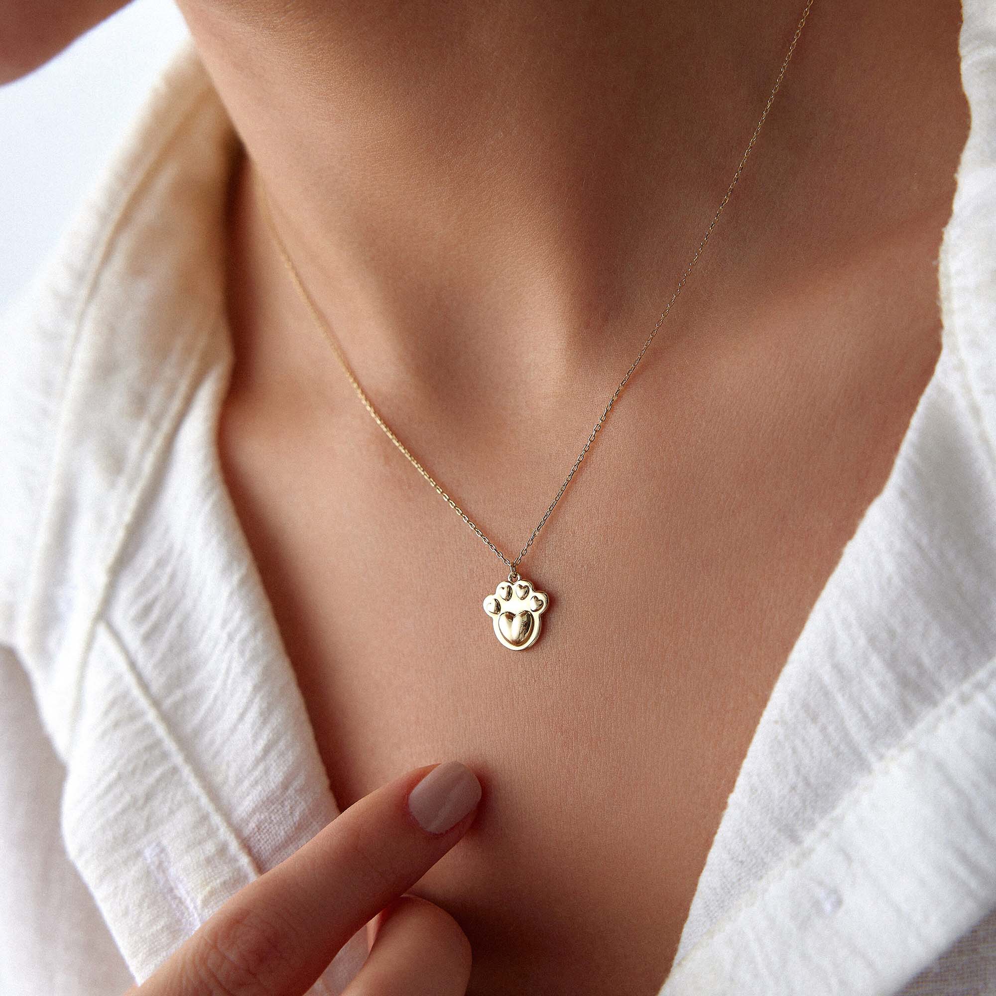A model wearing a paw necklace