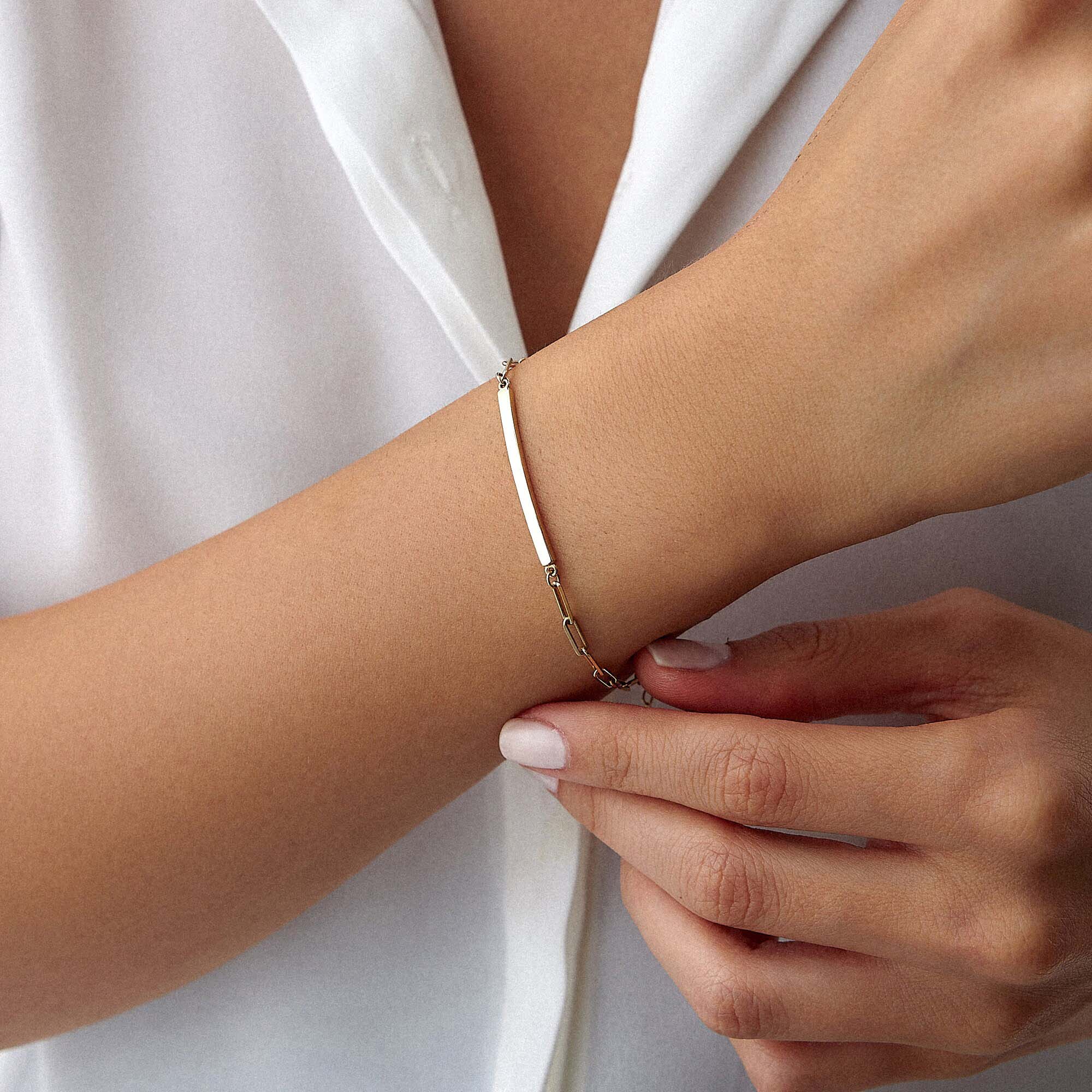 Bar Bracelet in 14K Gold