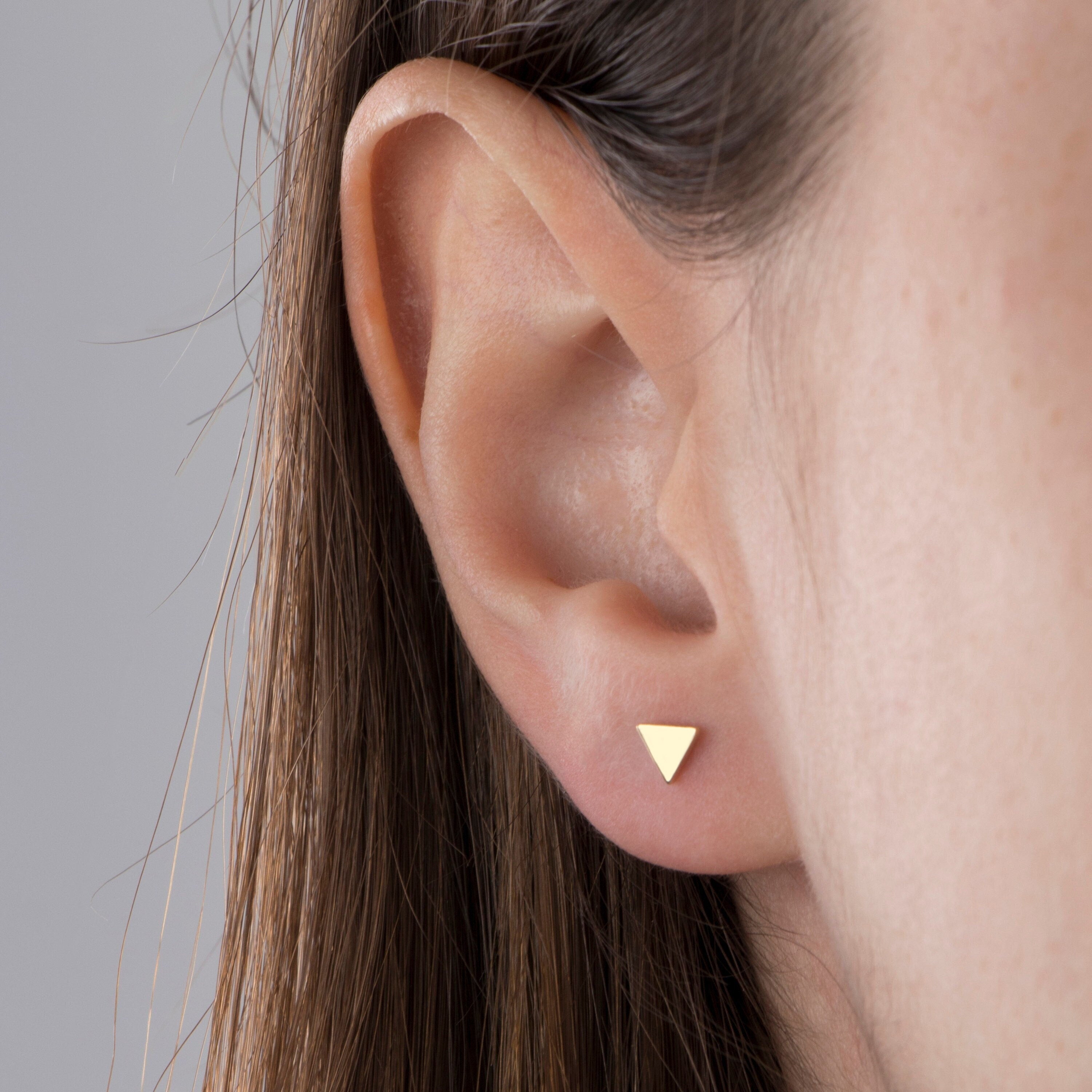 Single Triangle Stud in 14K Gold