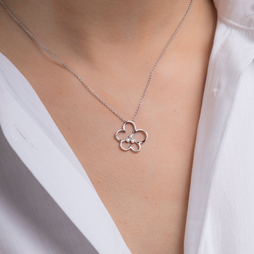 18K Gold Diamond Flower Necklace