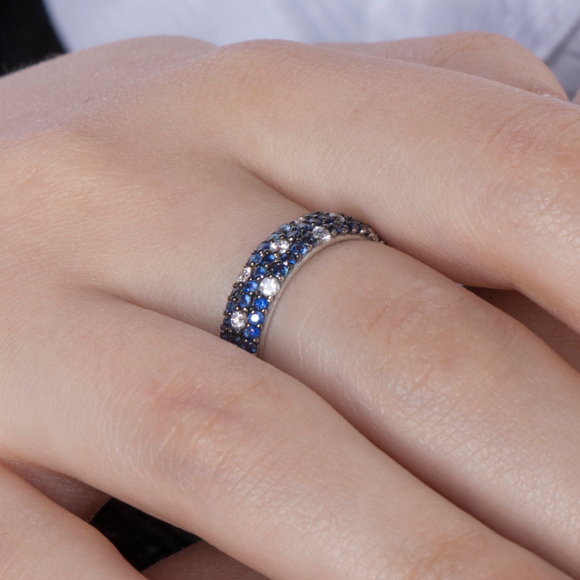Sapphire and Diamond Eternity Ring in 18K Gold / Blue Classic