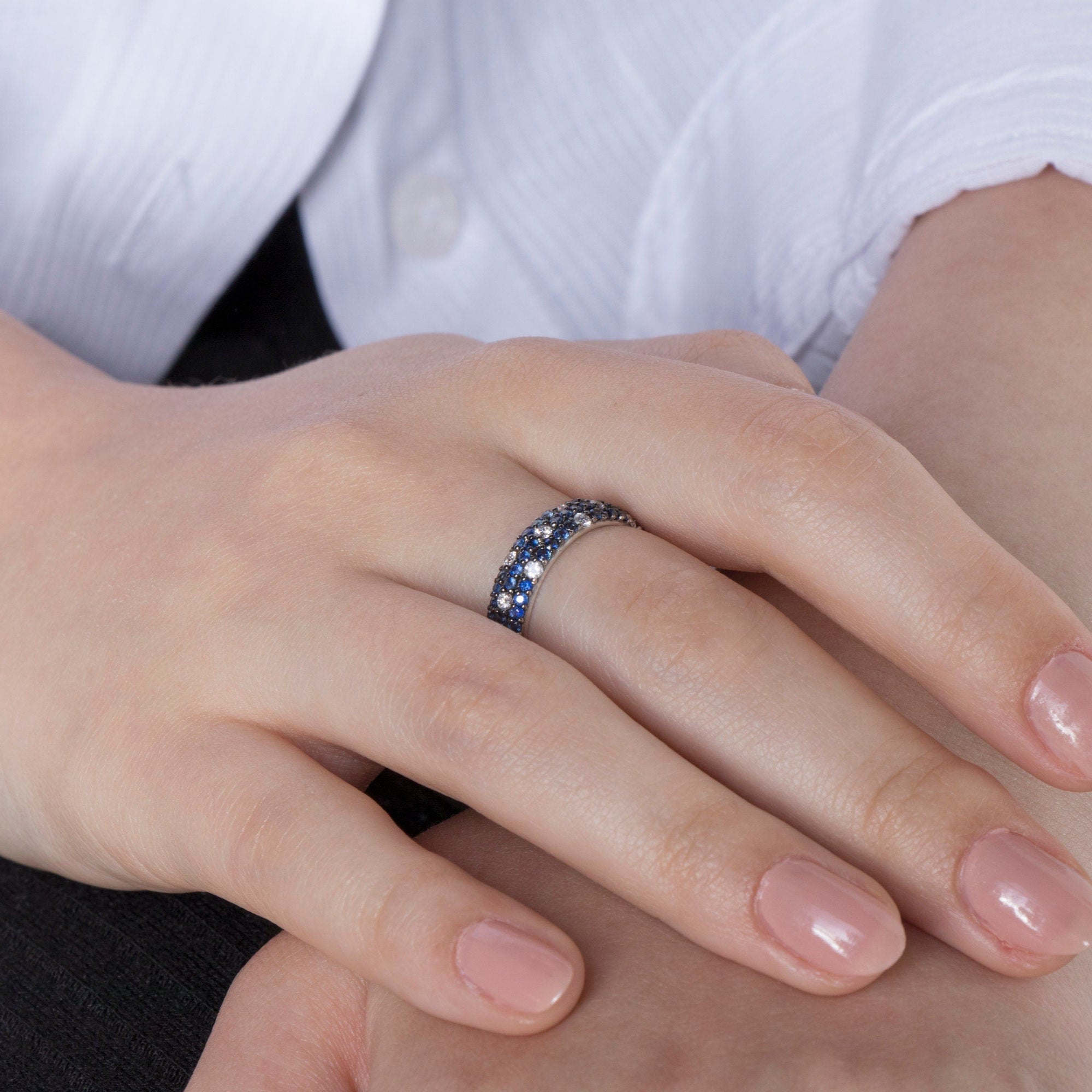 Sapphire and Diamond Eternity Ring in 18K Gold / Blue Classic