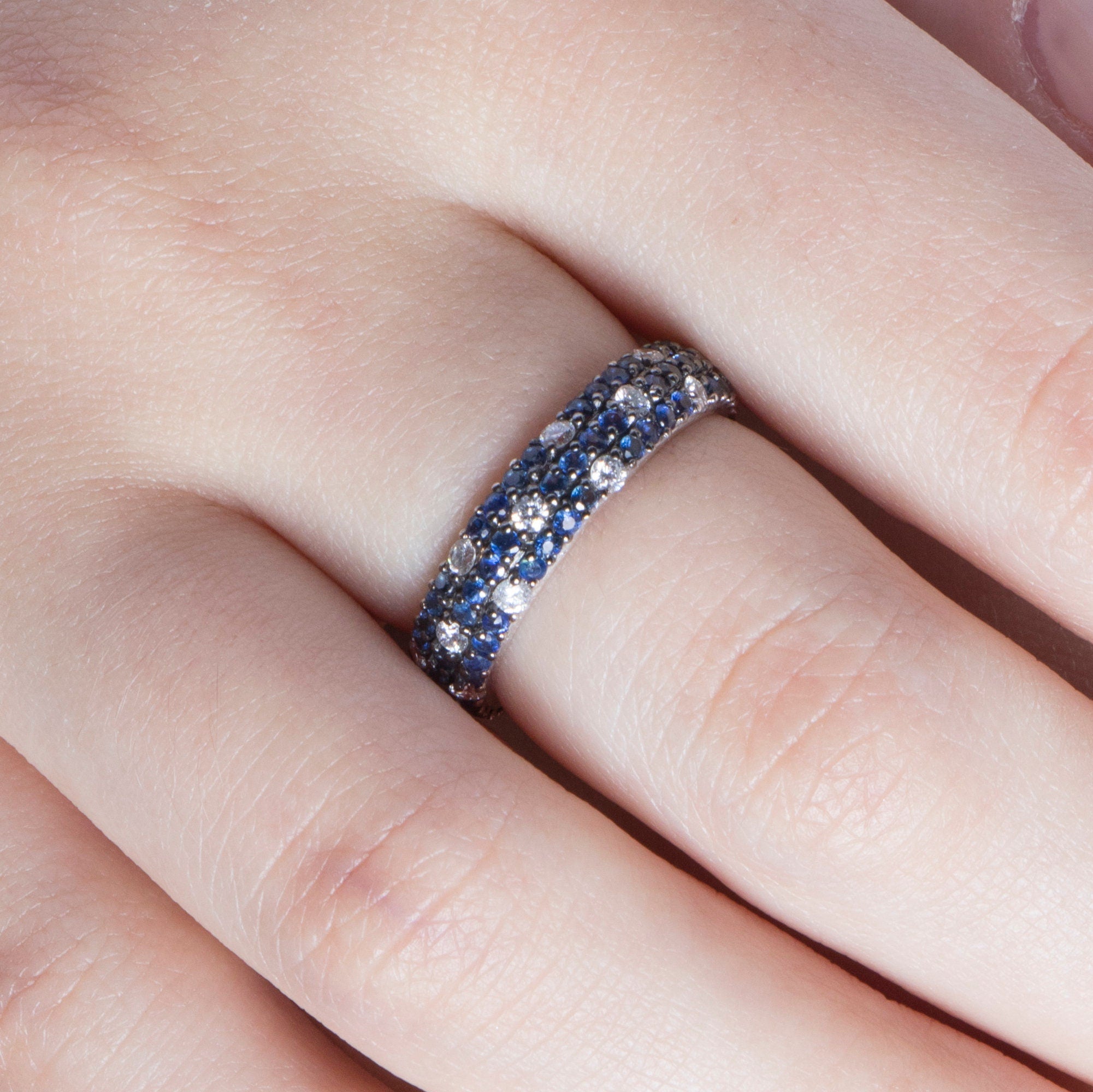Sapphire and Diamond Eternity Ring in 18K Gold / Blue Classic