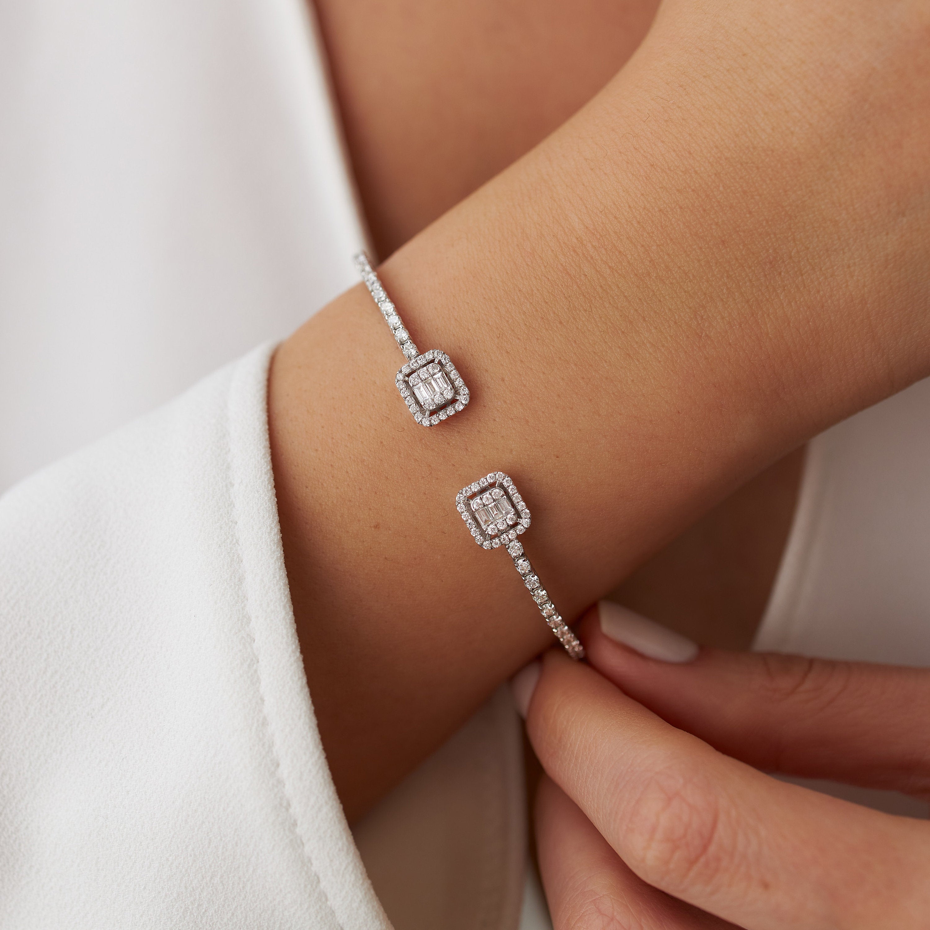 Flexible Diamond Bangle With Baguette and Round Diamonds in 14K Gold
