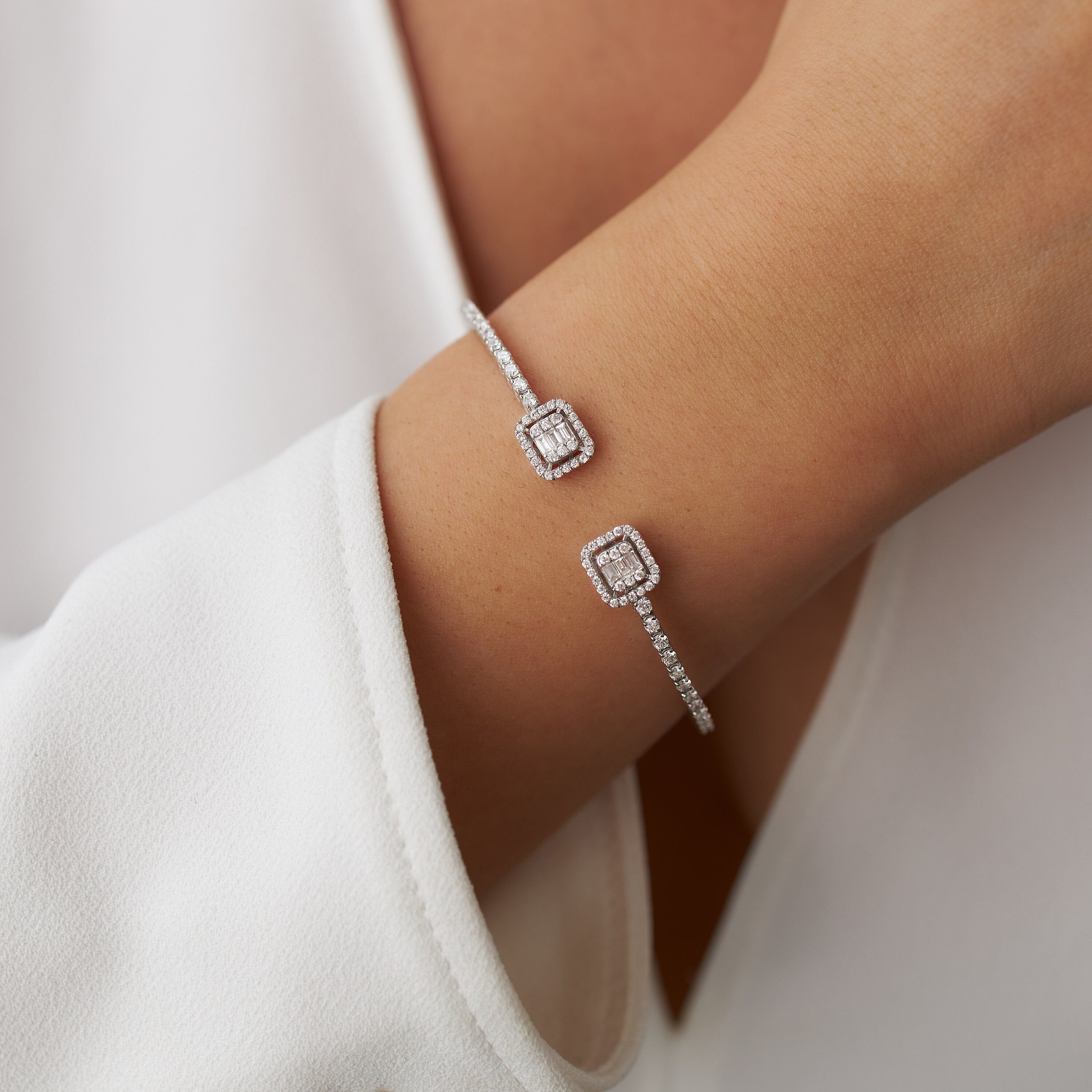 Flexible Diamond Bangle With Baguette and Round Diamonds in 14K Gold