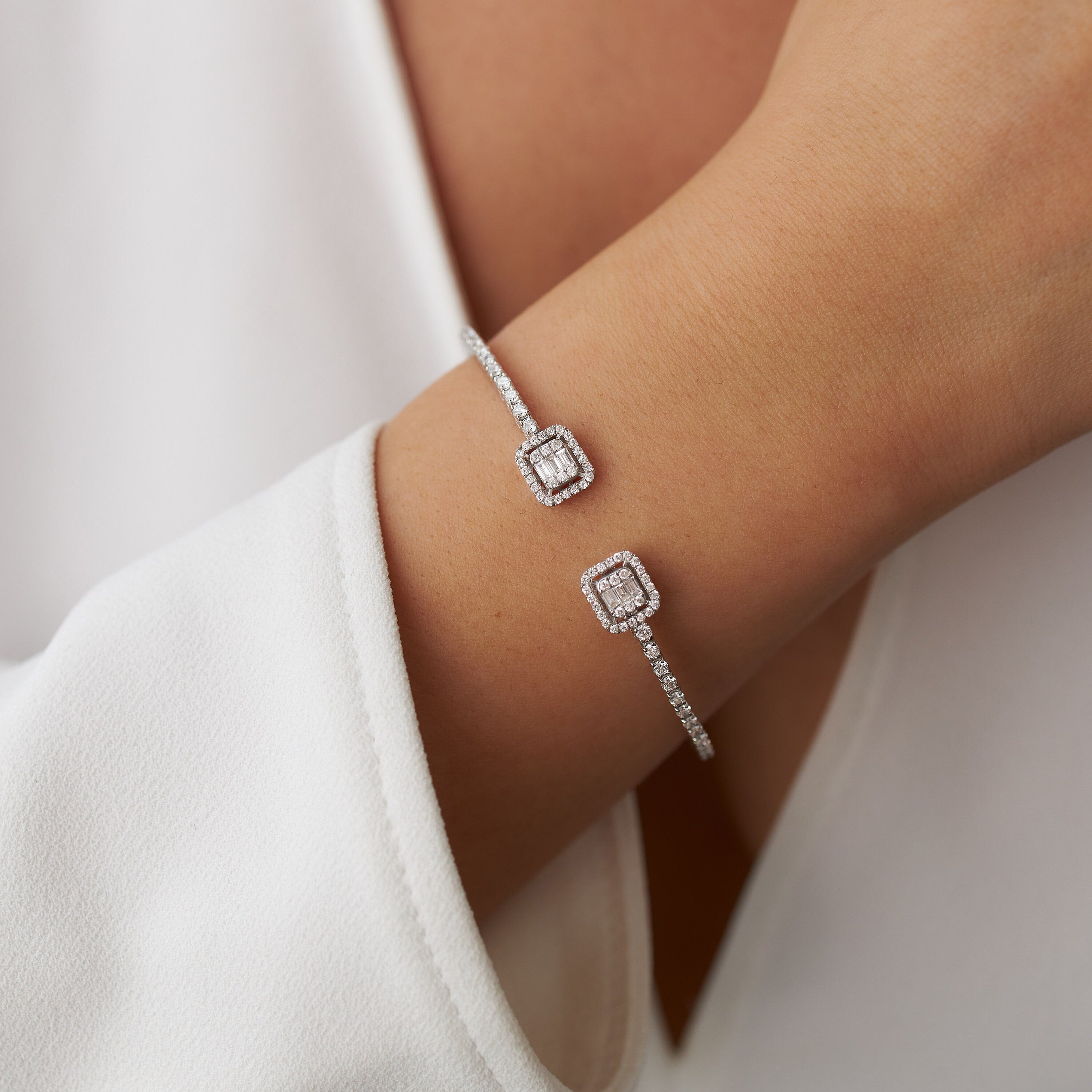 Flexible Diamond Bangle With Baguette and Round Diamonds in 14K Gold