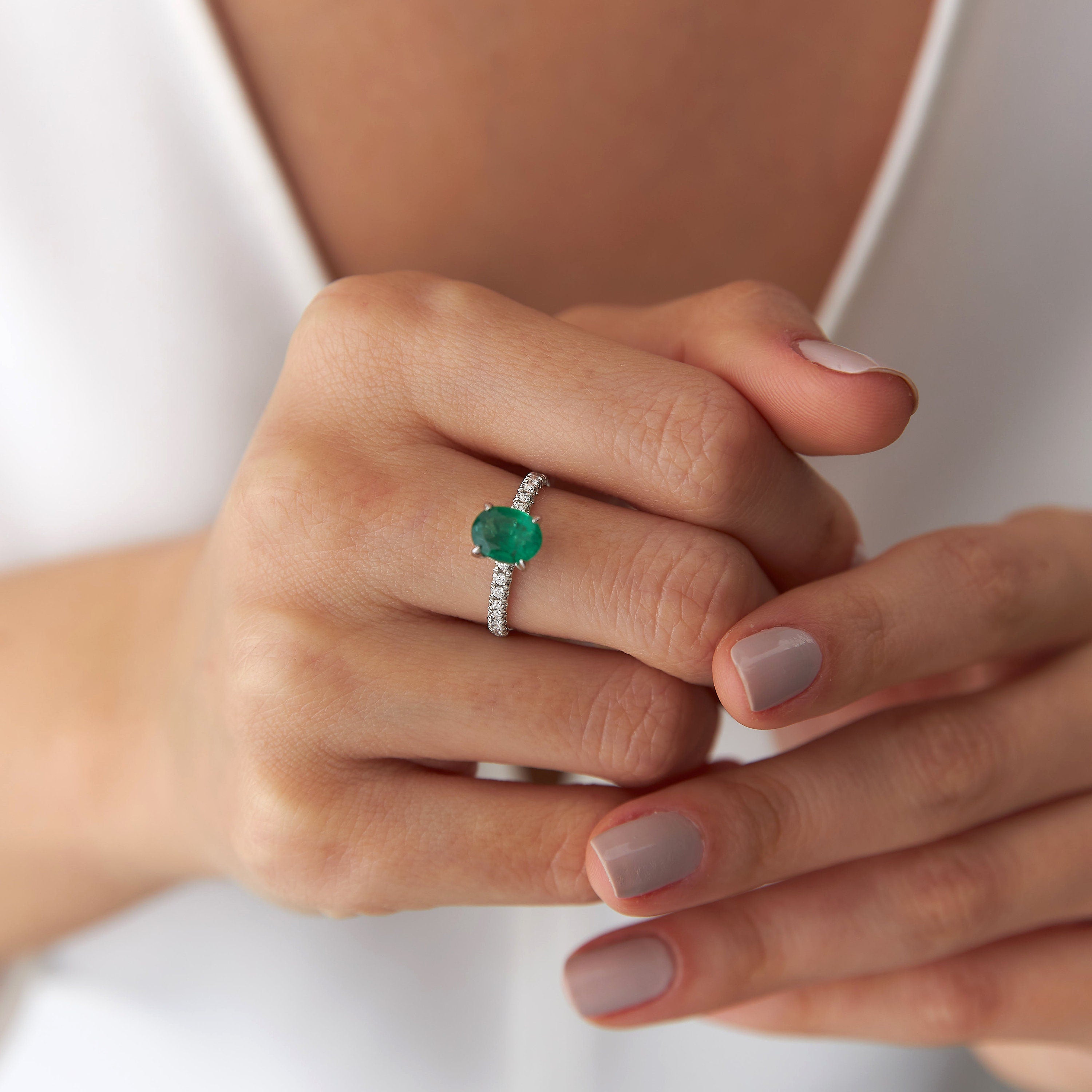 Oval Cut Emerald Solitaire Ring With Diamonds in 18K Gold
