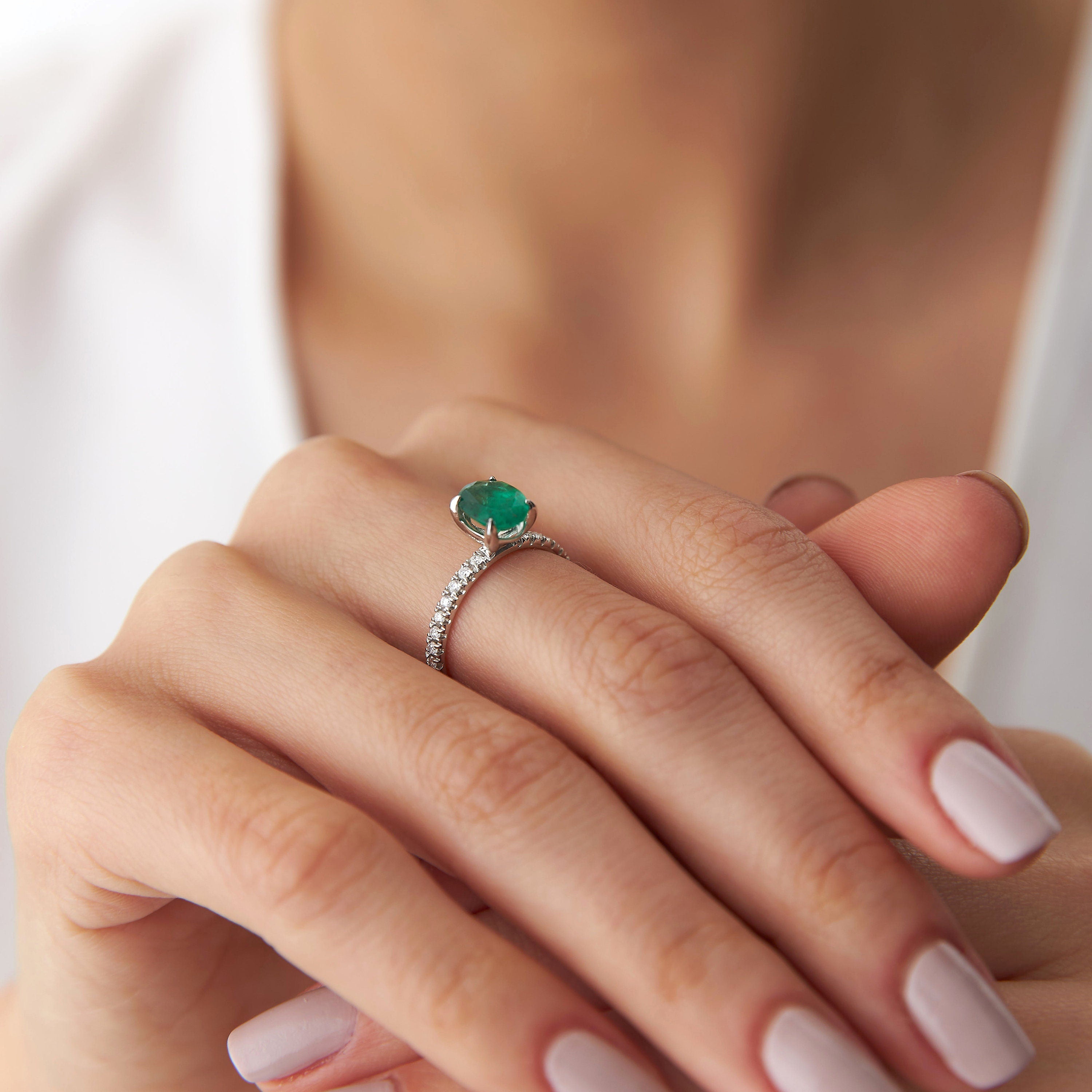 Oval Cut Emerald Solitaire Ring With Diamonds in 18K Gold