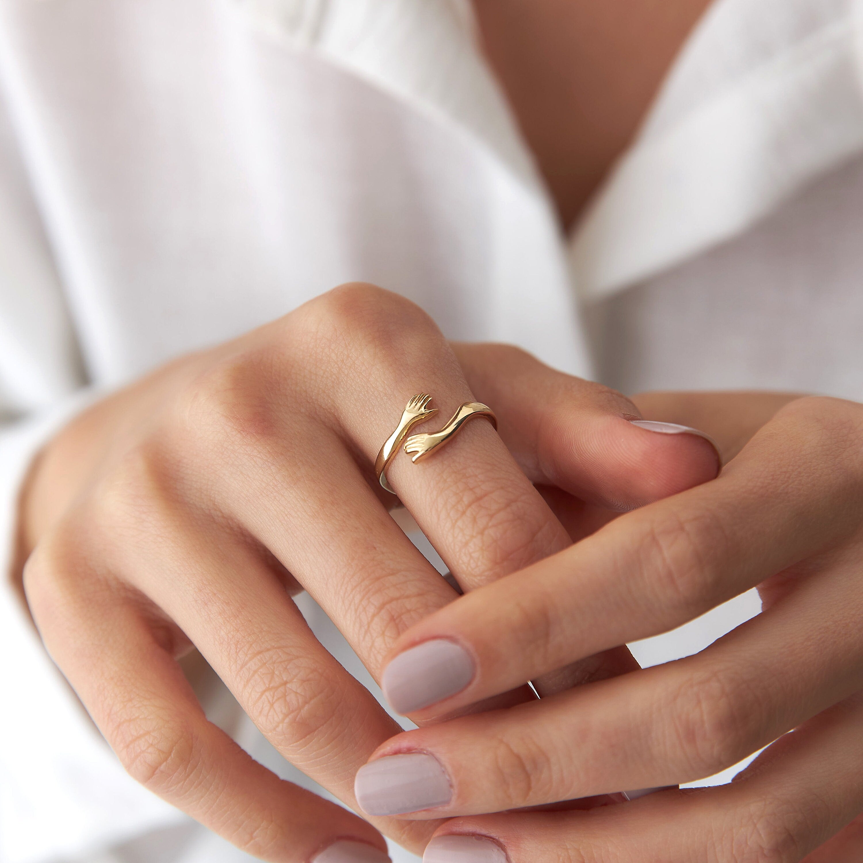 Hug Ring in 14K Gold