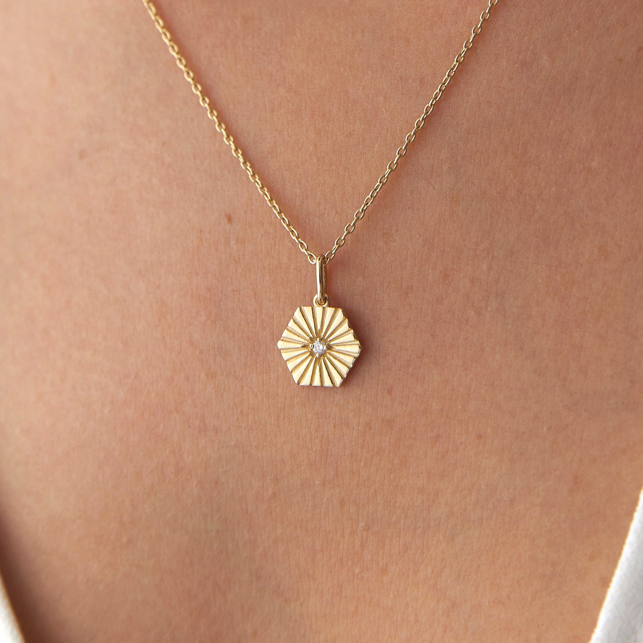 Diamond Honeycomb Pendant Necklace in 14K Gold