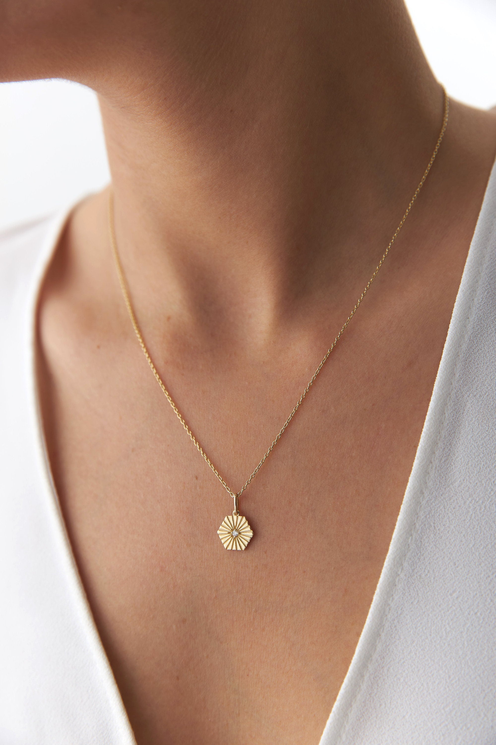 Diamond Honeycomb Pendant Necklace in 14K Gold